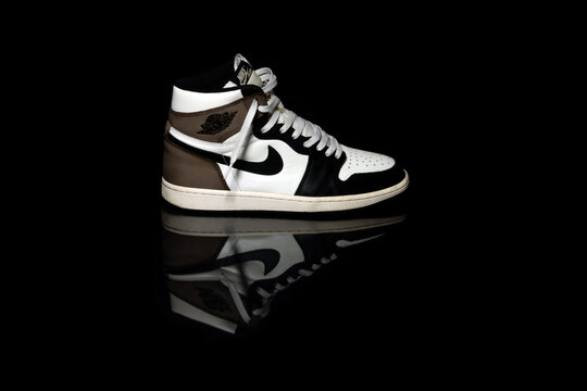 Nike Jordan 1 Retro High Og Mocha shoes