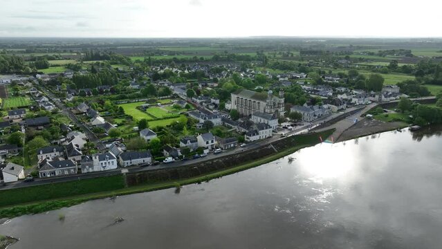 Village of Saint Cl&eacute;ment des Lev&eacute;es, on the banks of the Loire