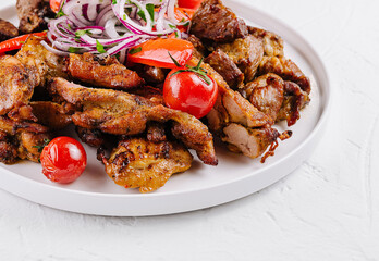 Grilled meat platter with fresh vegetables