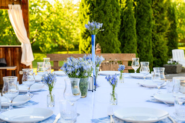 Table decor in shades of blue with Veronica of Austria flowers © Fostic