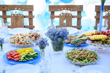Table decor in shades of blue with Veronica of Austria flowers
