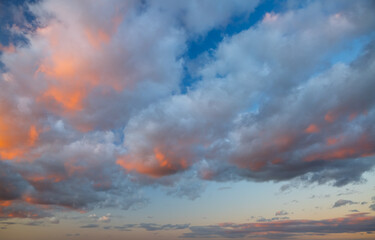 Obraz premium Colorful storm clouds illuminated by the sun at sunset.