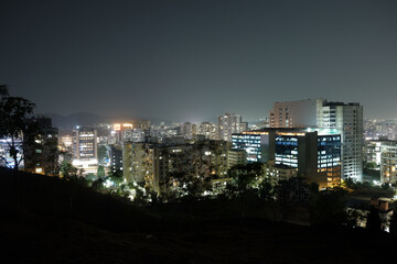 Obraz premium View of Pune in summer, Cityscape Skyline, buildings holdings, Signboards, and banners, Pune, Maharashtra, India