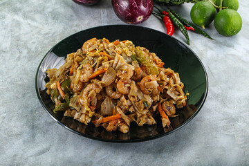 Pad thai - noodle with egg and prawn