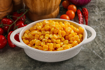 Sweet canned ripe corn grain