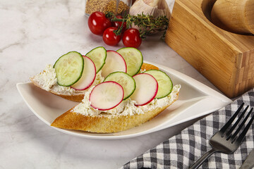 Bruschetta with soft cheese and radishes