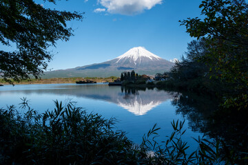 田貫湖に映える富士山。爽やかな空気を感じます。￥