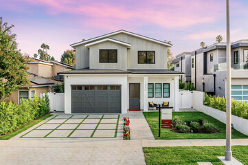 Fototapeta na wymiar Exterior view of a contemporary new home in Los Angeles.