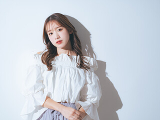 女性のファッションポートレート　美容　スキンケア　コスメ