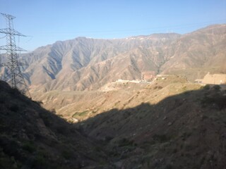 Obraz premium Beautiful daytime view of King Fahd road in Sarawat mountains near Al Baha, Saudi Arabia.