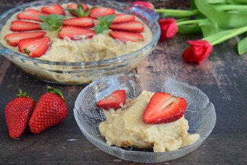 Vanilla pudding dessert with strawberries 