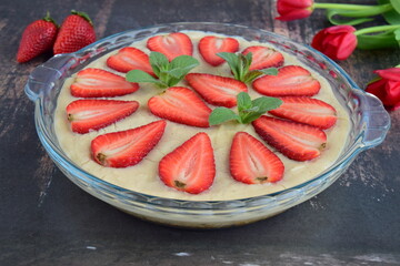 Vanilla pudding dessert with strawberries 