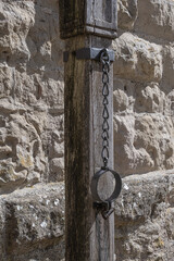 Halseisen im Innenhof des Schlosses, Kyburg, Kanton Zürich, Schweiz