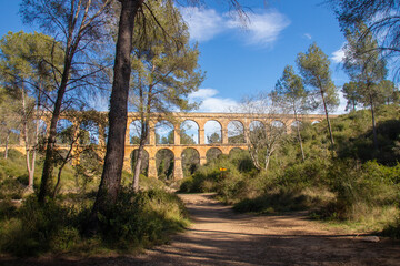 Tarragona - Acueducto de Ferreres o Puente del Diablo y entorno