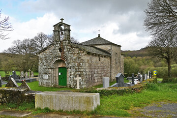 La chiesa ed il cimitero di Entrambasaguas - San Román de Retuerta - Guntín. Lugo. Galicia -...