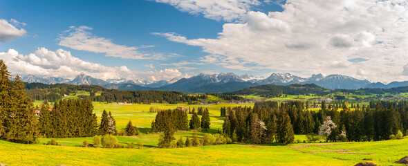  Panorama Landschaft im Frühling bei Füssen im Allgäu