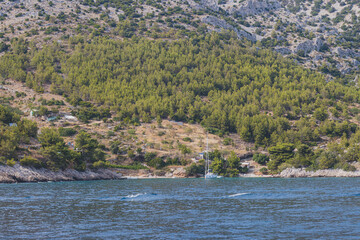 Wakacyjny rejs po wodach Adriatyku, u wybrzeży słonecznej Chorwacji © Marcin