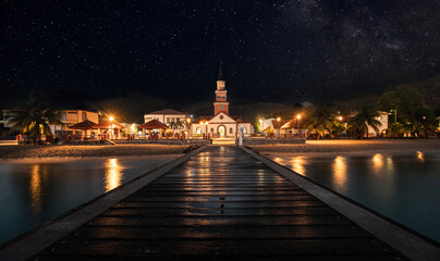 Eglise des Anses d'Arlet et son ponton la nuit, Martinique, Antilles Françaises.