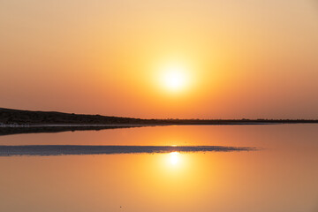Obraz premium Reflection of the sun in a salt lake.