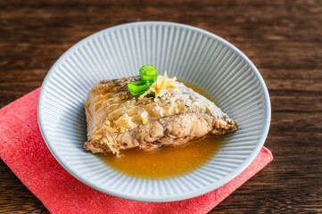 鯉の味噌煮込み