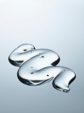 texture cosm&eacute;tique transparent en gel sur fond neutre, cr&egrave;me naturelle, aloe vera