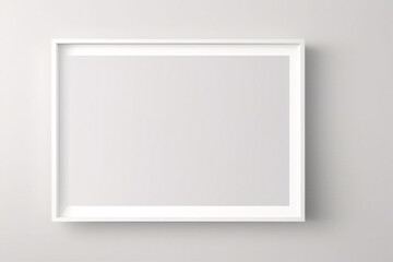 Obraz premium Lienzo blanco vacío con marco decorativo sobre una maqueta de fondo blanco