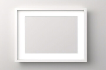Fototapeta premium Lienzo blanco vacío con marco decorativo sobre una maqueta de fondo blanco