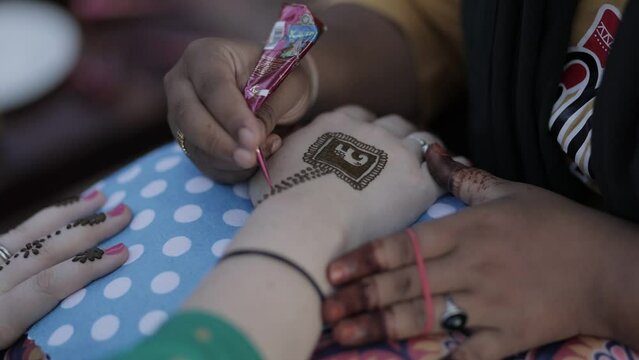 mehandi applying closeup shot henna 