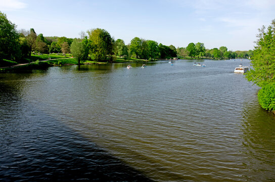 Von der Torminbr&uuml;cke aus: Tretboote auf dem Aasee in M&uuml;nster.