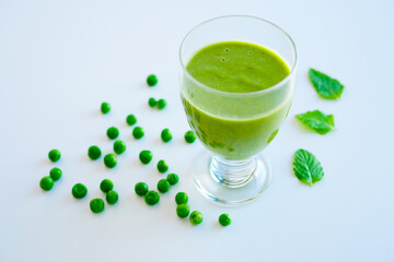 白背景のグリーンスムージー