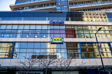 Obraz premium IKEA Toronto Downtown logo sign. IKEA is a Swedish multinational conglomerate that designs and sells ready-to-assemble. Toronto, Canada - April 30, 2024.