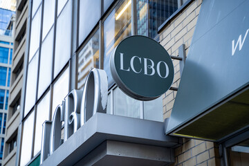 Obraz premium LCBO logo sign. The Liquor Control Board of Ontario (LCBO) is a Crown corporation that retails and distributes alcoholic beverages. Toronto, Canada - April 30, 2024.