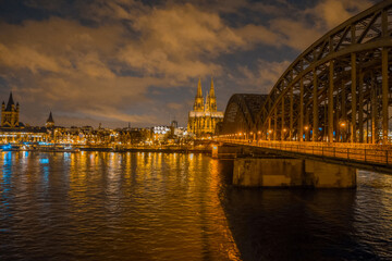 Fototapeta premium Colonia , ponte sul Reno con vista della Cattedrale