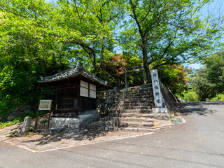Fototapeta na wymiar 龍田古道沿いの峠八幡神社