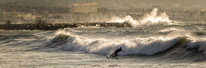 Surfeur en action