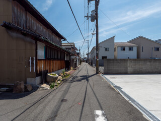 Fototapeta premium 大阪の住宅密集地と道路の風景