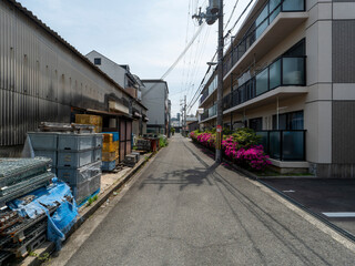 Fototapeta premium 大阪の住宅密集地と道路の風景