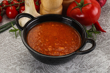 Hot tomato soup with diced chicken