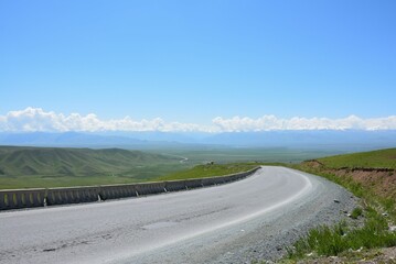 キルギスの雄大な景色