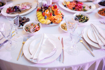 wedding table setting with flowers