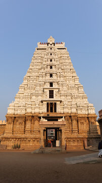 Beautiful White Vellai Gopuram of Sri Ranganatha Swamy Temple, World Largest Hindu Temple, Srirangam, Tiruchirappalli, Tamil Nadu, India. 