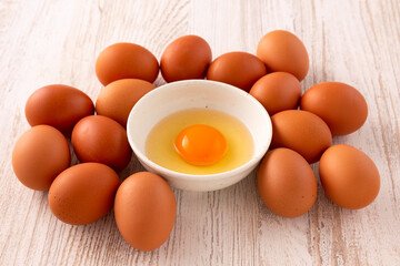 赤玉の平飼い卵　Fresh EGG