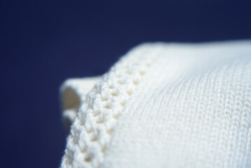 Jersey de lana blanca doblada