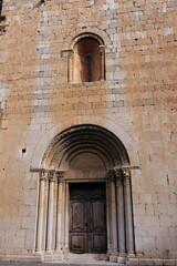 entrance to the church, empire de lAgly
