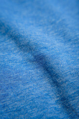 Arrugas en camiseta de algodon jaspeado azul