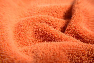 Detalle de toalla naranja gastada