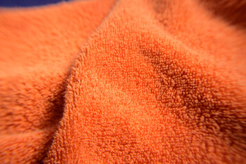 Detalle de toalla naranja gastada