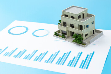 グラフと住宅模型
