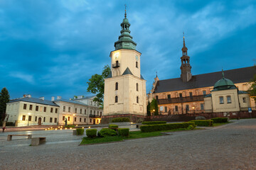 2023-05-15; evening Marii Panny square with bell tower Cathedral in Kielce, Poland