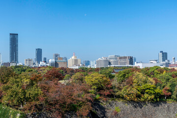 Obraz premium Osaka cityscape with blue sky from Osaka Castle
